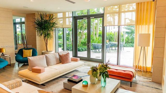 650 NE 32nd St 2105, Miami, FL 33137