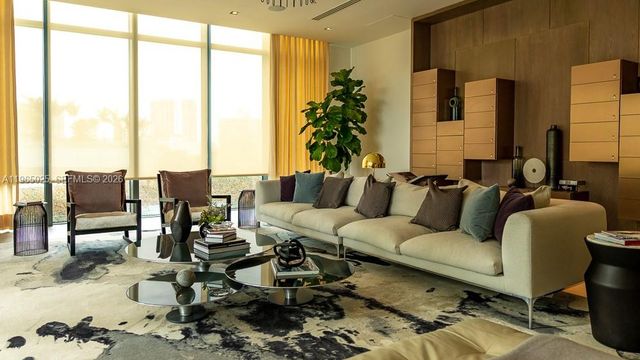 650 NE 32nd St 2105, Miami, FL 33137