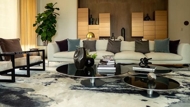 650 NE 32nd St 2105, Miami, FL 33137