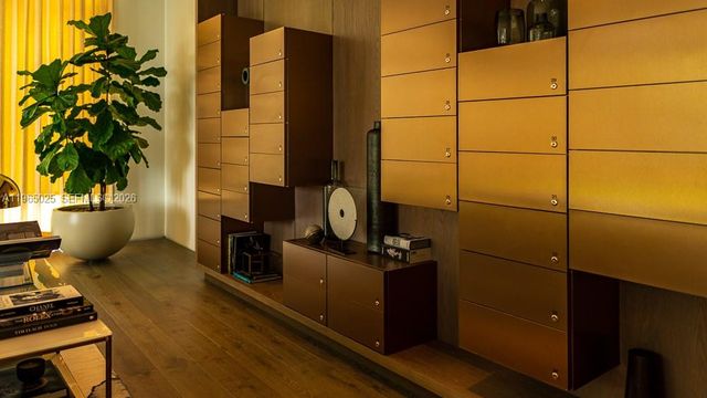 650 NE 32nd St 2105, Miami, FL 33137