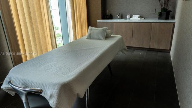 650 NE 32nd St 2105, Miami, FL 33137