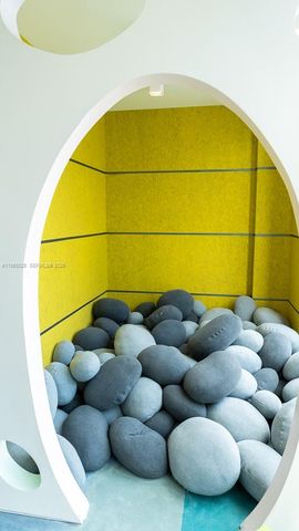 650 NE 32nd St 2105, Miami, FL 33137