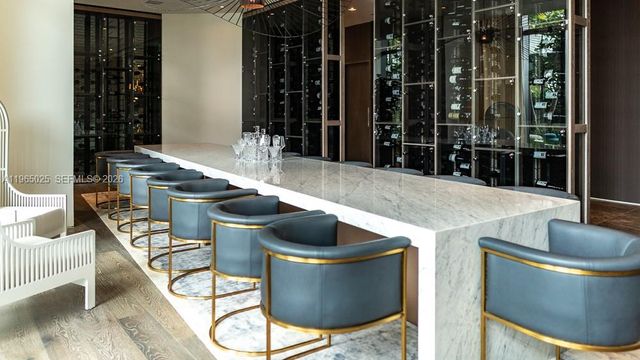 650 NE 32nd St 2105, Miami, FL 33137