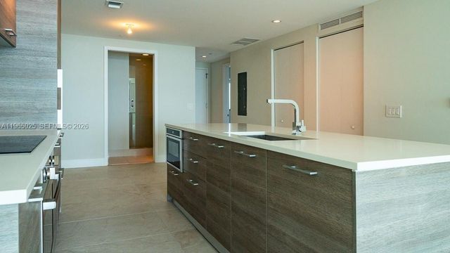 650 NE 32nd St 2105, Miami, FL 33137