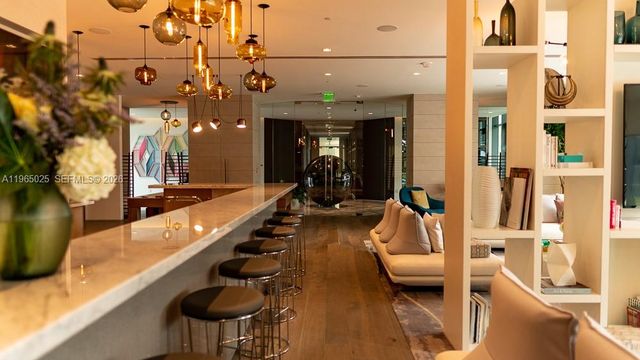 650 NE 32nd St 2105, Miami, FL 33137