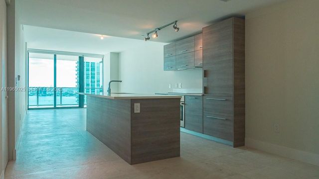 650 NE 32nd St 2105, Miami, FL 33137