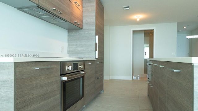 650 NE 32nd St 2105, Miami, FL 33137