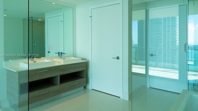 650 NE 32nd St 2105, Miami, FL 33137