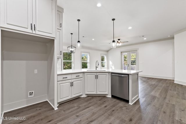 124 Holiday Avenue, Pass Christian, MS 39571