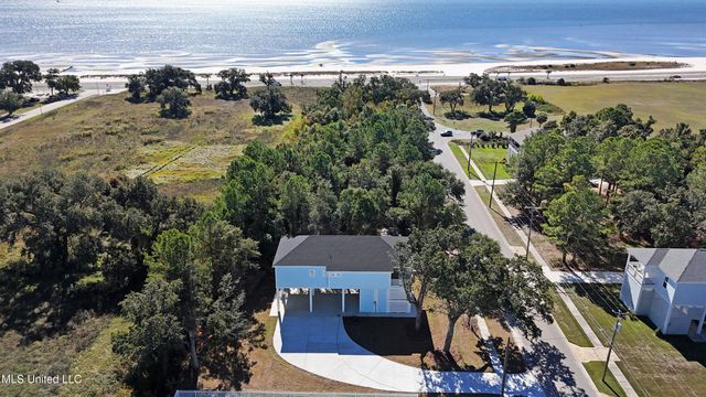 124 Holiday Avenue, Pass Christian, MS 39571