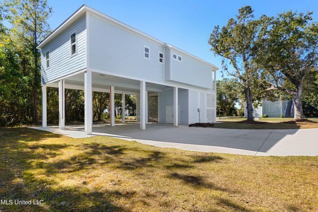 124 Holiday Avenue, Pass Christian, MS 39571