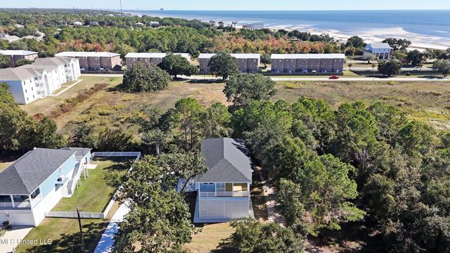 124 Holiday Avenue, Pass Christian, MS 39571