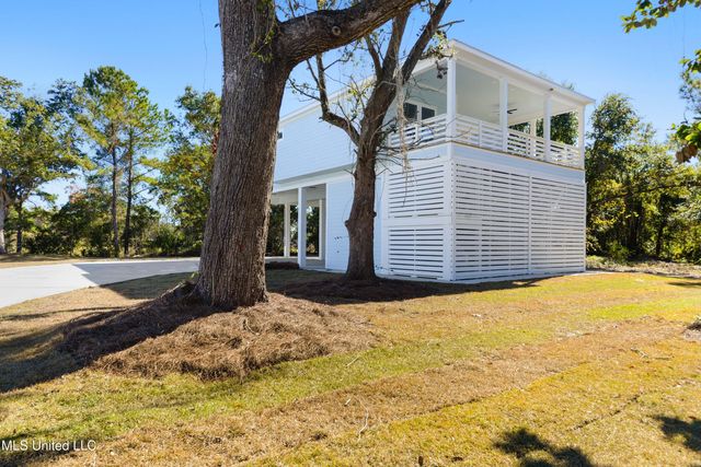 124 Holiday Avenue, Pass Christian, MS 39571