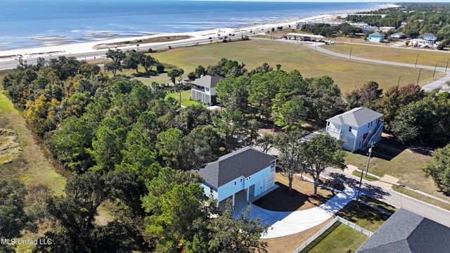 124 Holiday Avenue, Pass Christian, MS 39571