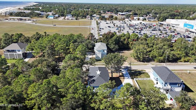 124 Holiday Avenue, Pass Christian, MS 39571