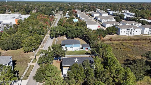 124 Holiday Avenue, Pass Christian, MS 39571