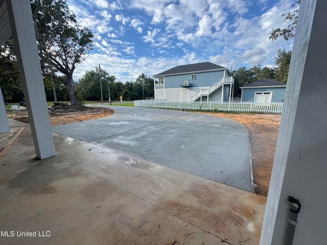124 Holiday Avenue, Pass Christian, MS 39571