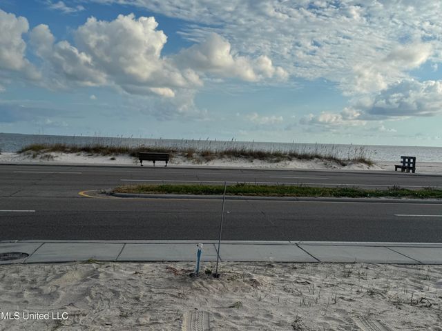 124 Holiday Avenue, Pass Christian, MS 39571