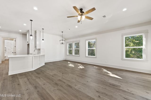 124 Holiday Avenue, Pass Christian, MS 39571