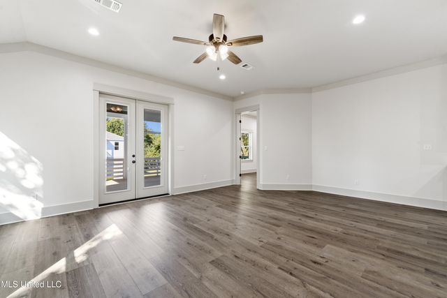 124 Holiday Avenue, Pass Christian, MS 39571