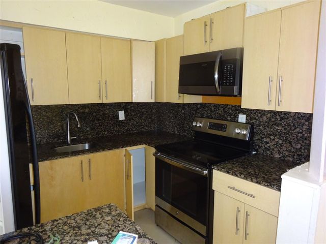740 E Evanston Circle, Fort Lauderdale, FL 33312
