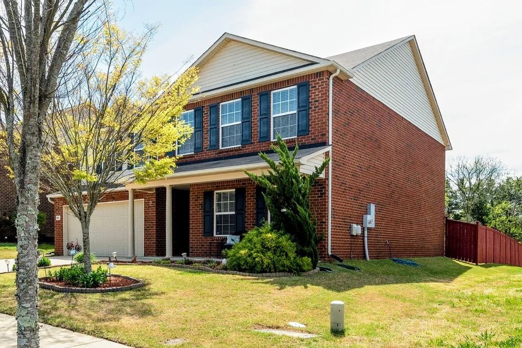 1002 Craven Ct, Hendersonville, TN 37075