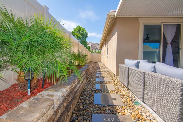 2056 Caltha Way, Perris, CA 92571