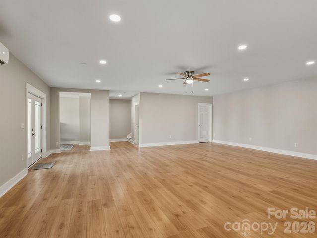 9464 Riviera Drive, Sherrills Ford, NC 28673