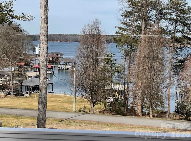 9464 Riviera Drive, Sherrills Ford, NC 28673