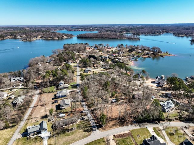 9464 Riviera Drive, Sherrills Ford, NC 28673