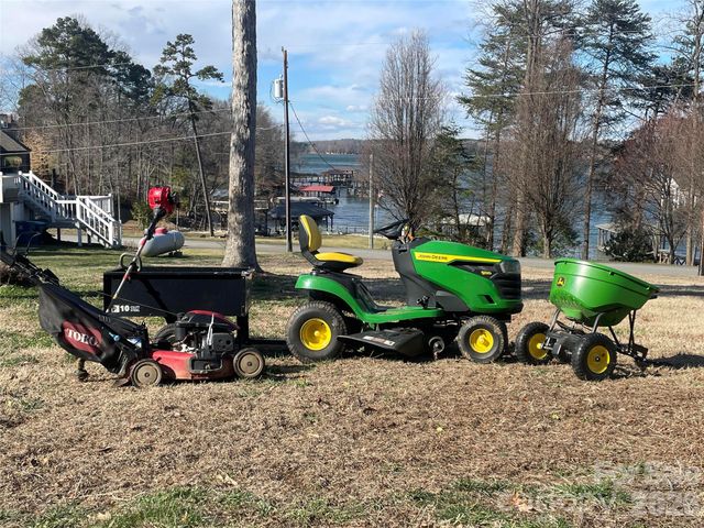 9464 Riviera Drive, Sherrills Ford, NC 28673