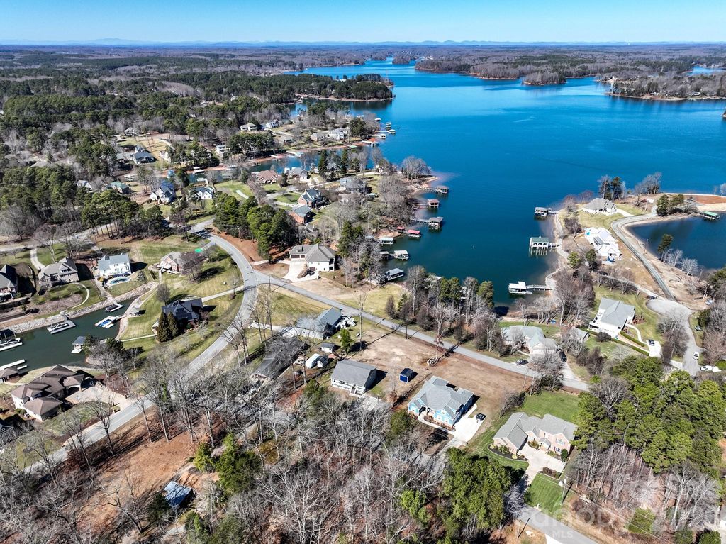 9464 Riviera Drive, Sherrills Ford, NC 28673