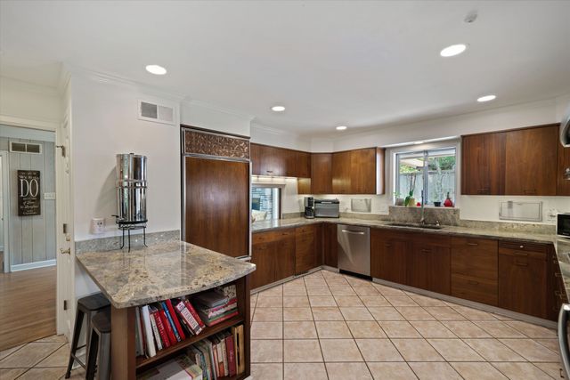 5690 N ANGELA RD, Memphis, TN 38120