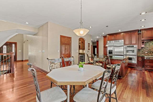 5875 Alabama Avenue, Willowbrook, IL 60527