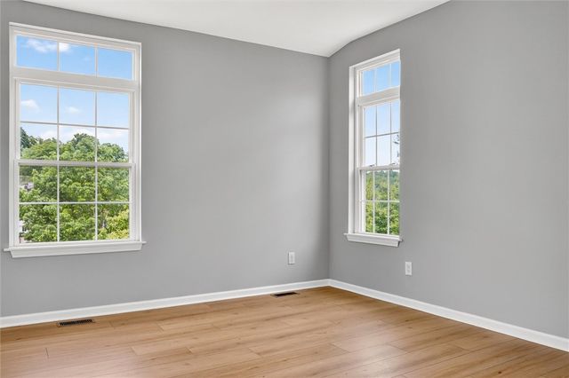108 Great Rock Dr, Bethel Park, PA 15102