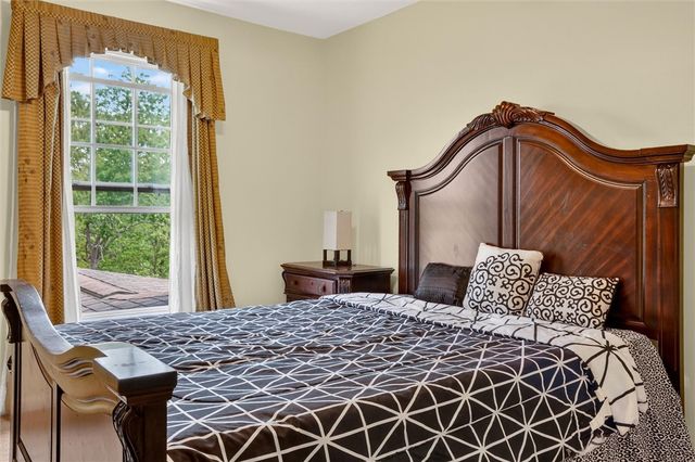 108 Great Rock Dr, Bethel Park, PA 15102