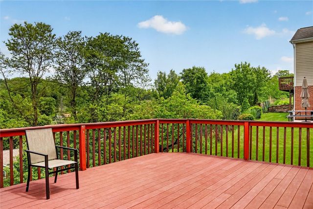 108 Great Rock Dr, Bethel Park, PA 15102