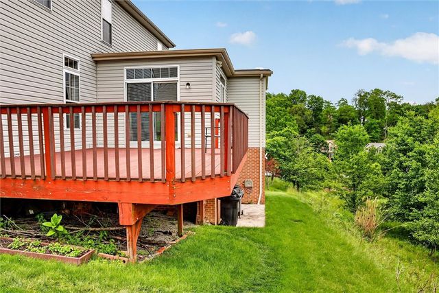 108 Great Rock Dr, Bethel Park, PA 15102
