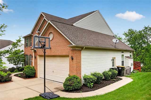 108 Great Rock Dr, Bethel Park, PA 15102