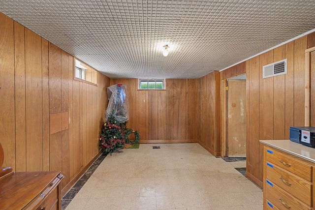 913 Custer St., Salina, KS 67401