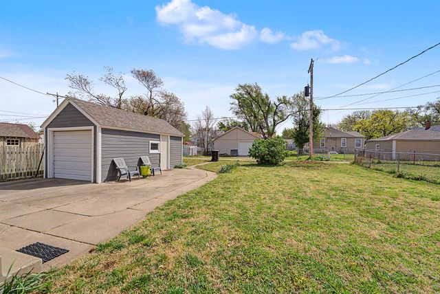 913 Custer St., Salina, KS 67401