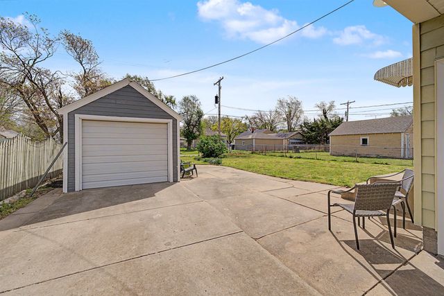 913 Custer St., Salina, KS 67401