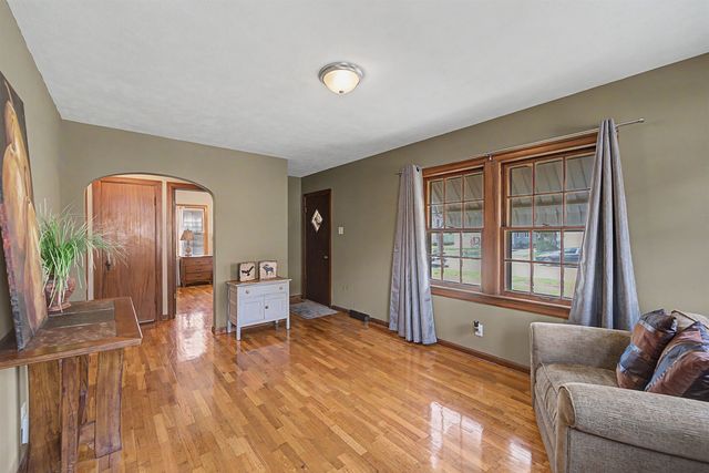 913 Custer St., Salina, KS 67401