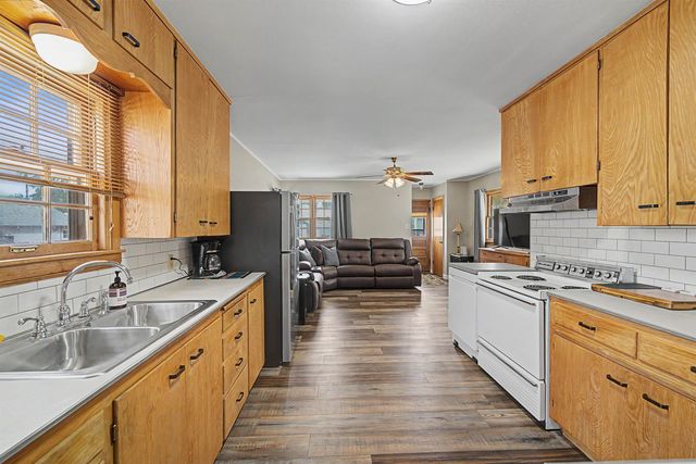 913 Custer St., Salina, KS 67401