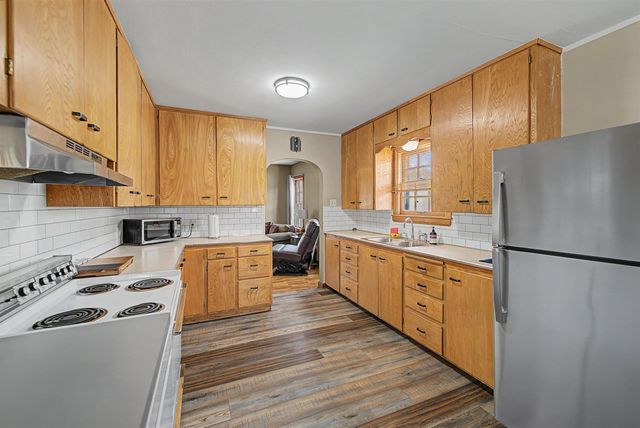 913 Custer St., Salina, KS 67401