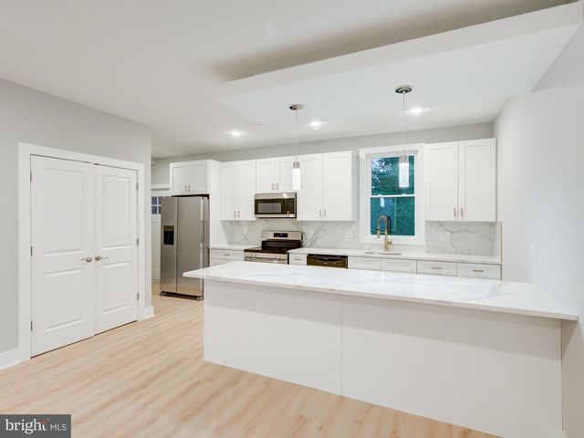 1933-35 N LEITHGOW ST, Philadelphia, PA 19122