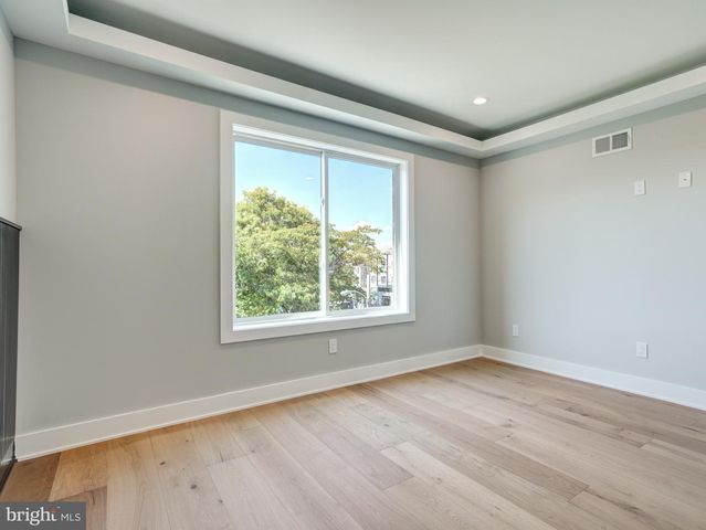 1933-35 N LEITHGOW ST, Philadelphia, PA 19122