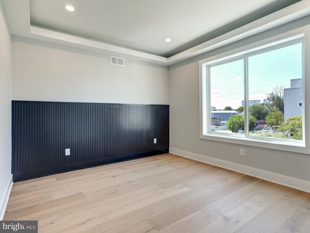 1933-35 N LEITHGOW ST, Philadelphia, PA 19122