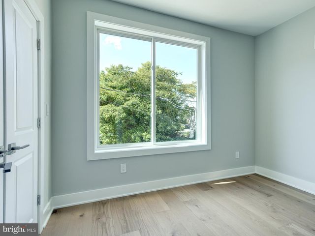 1933-35 N LEITHGOW ST, Philadelphia, PA 19122