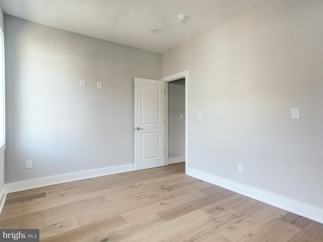 1933-35 N LEITHGOW ST, Philadelphia, PA 19122